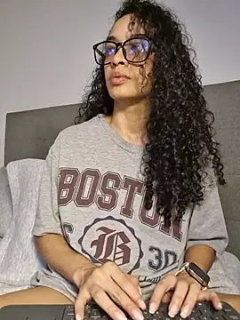 VelvetCurls Adlı Modelin Canlı XXX Sohbeti