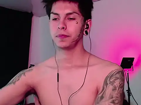 Show modela SnakeNFiire na web-kameri