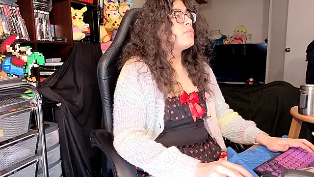 ShinyCherub Show in webcam