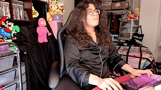 ShinyCherub Show in webcam