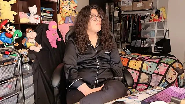 ShinyCherub Show in webcam