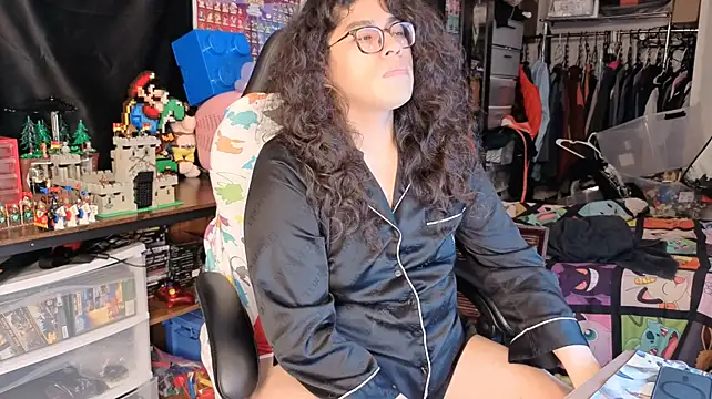 ShinyCherub Show in webcam