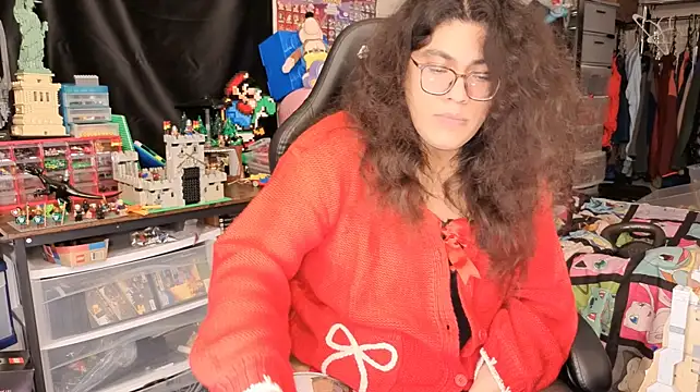 ShinyCherub Show in webcam