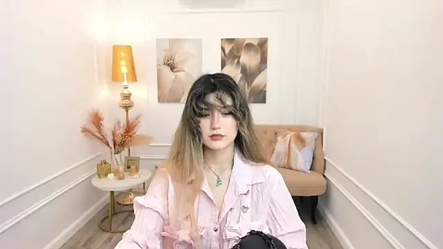 AnneTLi Adlı Modelin Canlı XXX Sohbeti