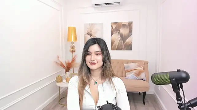 AnneTLi Adlı Modelin Canlı XXX Sohbeti