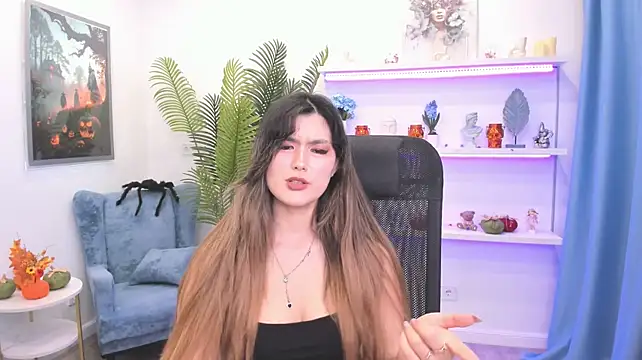 AnneTLi Adlı Modelin Canlı XXX Sohbeti