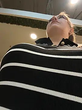 YourSweetRi's Webcam Show