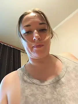 Chat +18 de YourSweetRi ao vivo