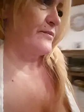 Isabellaa04's Live Sex Cam Show
