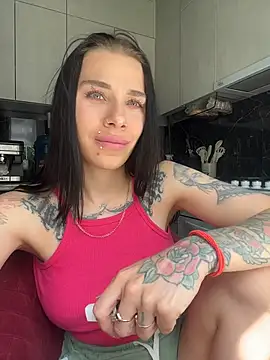 Queen_of_painn Webbikameraesitys