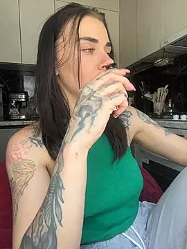 Queen_of_painn Webbikameraesitys