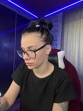 Queen_of_painn Webbikameraesitys