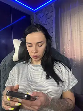 Queen_of_painn Webbikameraesitys
