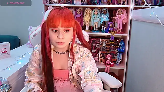 Naomi_Storm: διαδικτυακό σόου στην κάμερα