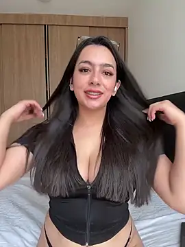 Nicollemays Show in webcam