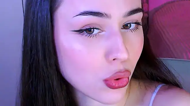 EmiliEliott Adlı Modelin Canlı XXX Sohbeti