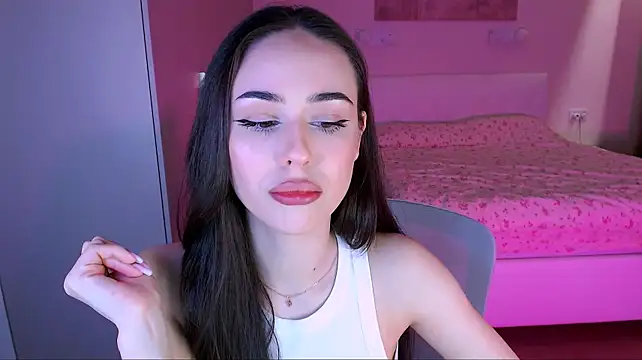 EmiliEliott Adlı Modelin Canlı XXX Sohbeti