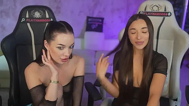 Jasmine_Flow: διαδικτυακό σόου στην κάμερα