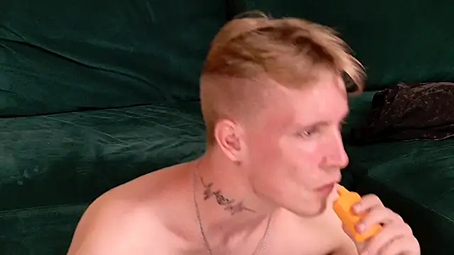 SweetBoyAlexx: вебкам-шоу