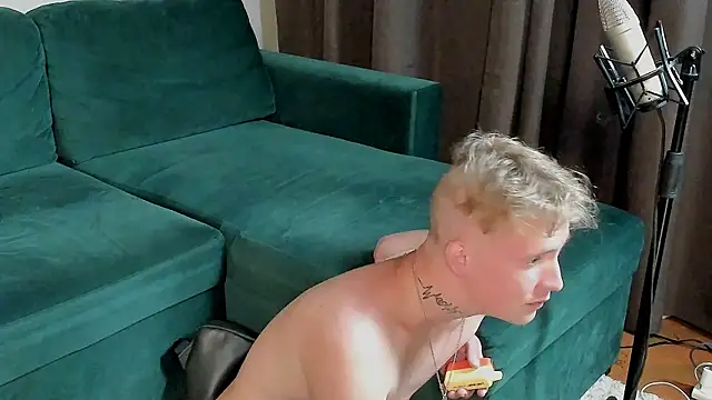 SweetBoyAlexx: вебкам-шоу