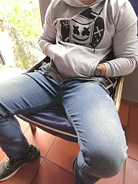 jacson_w8: διαδικτυακό σόου στην κάμερα