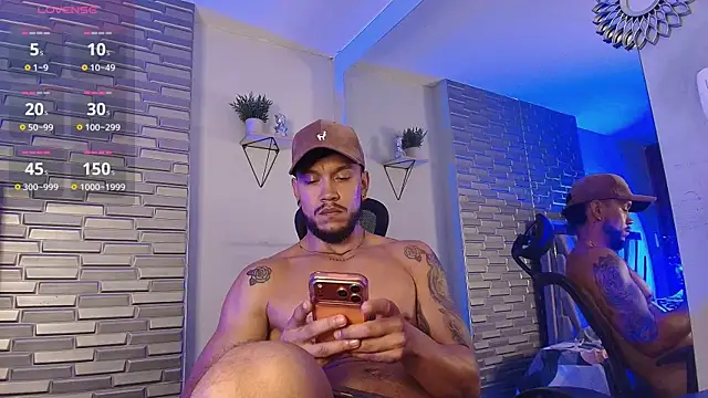 Show modela ARON_TAYLER01 na web-kameri