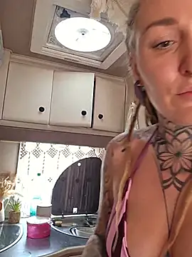 Mira-Grey89 Show in webcam