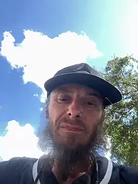 CloudDadddyyy webkamerás műsora