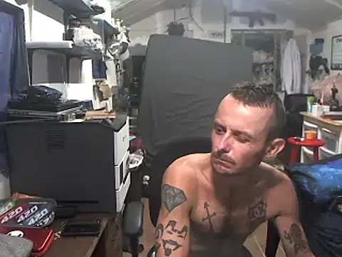 CloudDadddyyy Show in webcam
