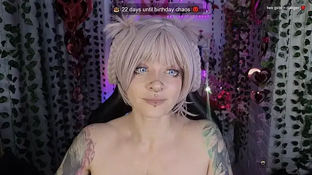 Mee-Meow Chat XXX live