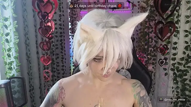 Mee-Meow Show in webcam