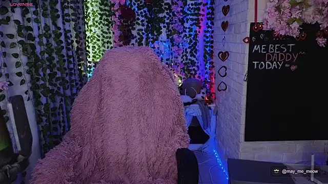 Mee-Meow Show in webcam