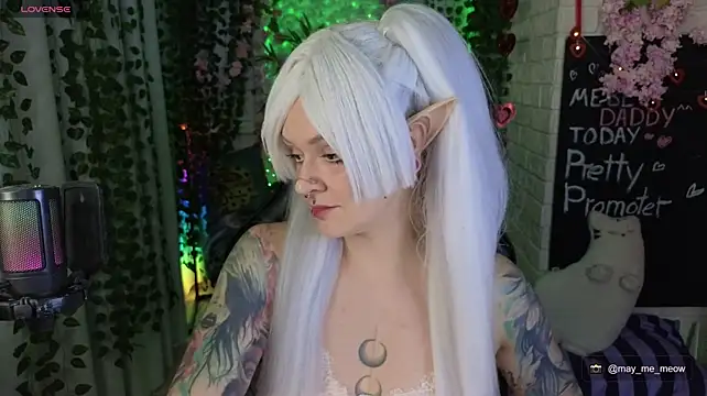 Mee-Meow's Live XXX Chat