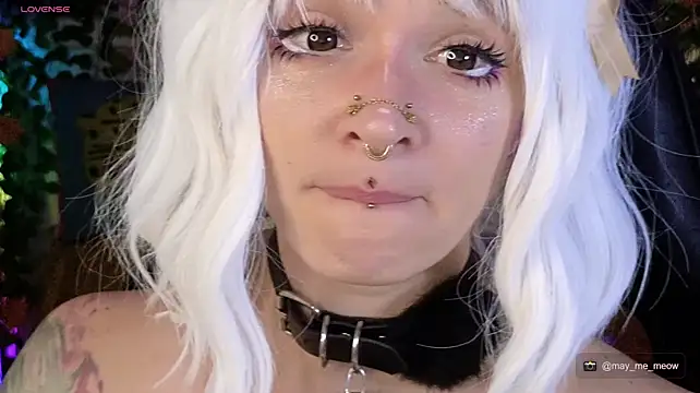 Mee-Meow's Live XXX Chat