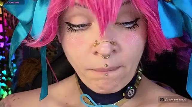 Mee-Meow Pertunjukan Webcam