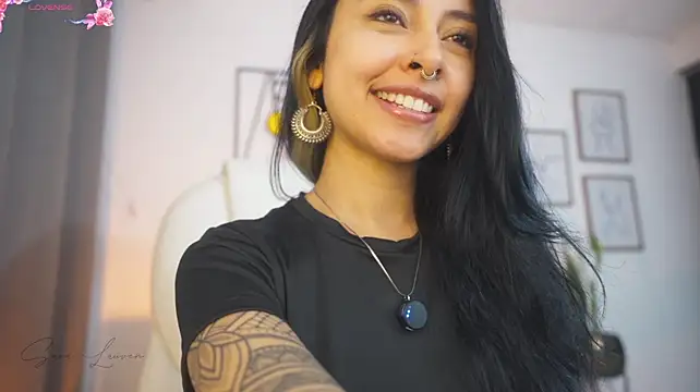 sara-lauren's Live XXX Chat