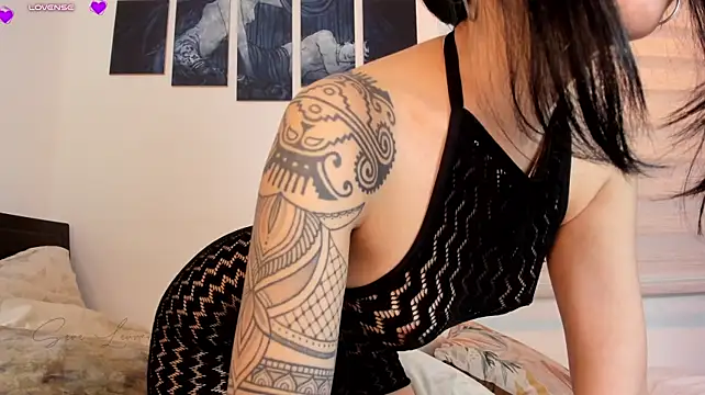 sara-lauren Show in webcam