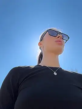 Charming_Ritta Show in webcam
