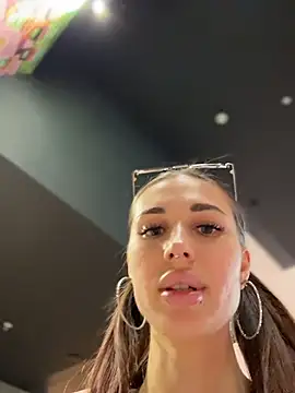 Charming_Ritta Show in webcam