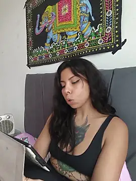 Chat XXX ao vivo de ivihetaira