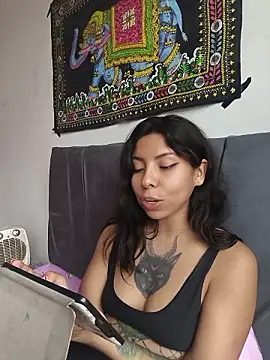 XXX chat uživo modela ivihetaira