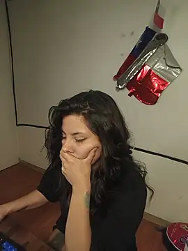 ivihetairan Live XXX chat