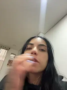 دردشة i_am_nina_ الجنسية المباشرة