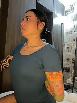 צ'אט XXX בשידור חי של i_am_nina_