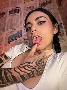 i_am_nina_ Adlı Modelin Canlı XXX Sohbeti
