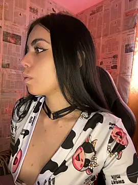 i_am_nina_ Adlı Modelin Canlı XXX Sohbeti
