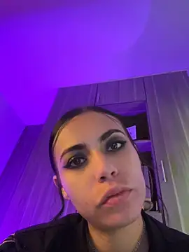i_am_nina_ Adlı Modelin Canlı XXX Sohbeti