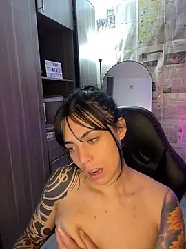 i_am_nina_'s Live XXX Chat