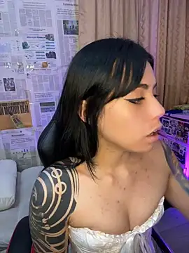 Chat +18 de i_am_nina_ ao vivo