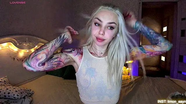 LillyMoure_'s Live XXX Chat